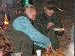 ...i biesiada... Op�cz pieczonego dzika by�y r�wnie� ...�l�skie ko�acze...