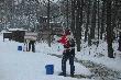 Na trapie. Strzelano ze stanowisk skeetowych. Najpierw 5 dublet�w (drugi rzutek po oddaniu strza�u do pierwszego) a nastepnie 5 tryplet�w(drugi rzutek po strzale do pierwszego, trezci w 5 sekund za pierwszym rzutkiem).