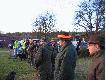 Zbi�rka my�liwych. Pierwsze od prawej forumowy Krzysiek. W tle z labradorem Kud�aty.