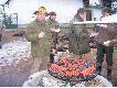 Rafa�ek przy grillu (smacznego :-))