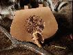 Ta torba zdobiona jest motywem ze �redniowiecznej gotlandzkiej zapinki. Zapi�cie z odnogi jeleniego zrzutu.