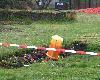 Maszyna przed schronem z inn� maszyn� a w tle skacz�cy po ziemii rzutek RABBIT