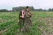 Ca�y dzie� chodzenia po polach ( �cierniska, trawy, kartofliska, buraki itp.) i tylko jedna kura. Brat uratowa� honor Rodziny :) 