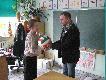 Nagrody ufundowane przez K� "SZARAK" w K�trzynie dla szkolniak�w uczestnicz�cych w jesiennej akcji zbierania kasztan�w i �o��dzi