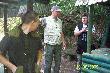 Koledzy tzw.s�usznego wzrostu kwestionuj� zabudow� stanowiska strzeleckiego na osi zaj�ca.