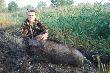 I m�j brat przy strzelonym dziku. 