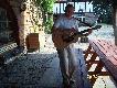 Trudno wyobrazi� sobie Krzysia Sm�lskiego bez gitary.