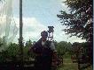 Przyciemniane okulary bardziej pomog�y w strzelaniu pod s�o�ce ni� w polepszaniu image'u 