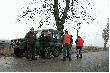 Czekamy na ci�gnik z reszt� my�liwych.
