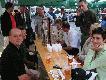 .... i przy stole zwyci�zcy. Niestety z tego wielkiego pucharu si� wyla�o bo by� za ma�y;-)