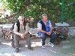 Zdzis�aw i Ryszard w oczekiwaniu na swoj� kolej do strzelania