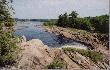 Widok z wysoko�ci wodospadu na spokojne wody Moon River wiod�ce do Georgian Bay.