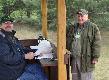 "Obs�uga s�dziowska" z kr�gu w �wietnych humorach, Jaca wyczy�ci� skida.:)