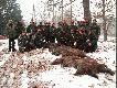Polowanie Zbiorowe-Krzewina 14.01.2006 r
W dniu 14 stycznia 2006 r. w Kole �owieckim nr 28 "DROP" Pozna� w obwodzie �owieckim nr 352 Tuchorza le�nictwo Krzewina odby�o sie ostatnie polowanie zbiorowe w tym sezonie �owieckim. Prowadz�cy polowanie Kol. Micha� Ciesielski i Antoni Konieczek stan�li na wysoko�ci zadania. Wyprosili u �w. Huberta przepi�kn� pogod� i zafundowali nam du�o spotka� z "czarnym zwierzem". Dzik�w by�o bardzo du�o ale cz�sto kule �w. Hubert nosi�. Na pokocie znalaz�o si� 12 dzik�w. Opraw� muzyczn� uroczysto�ci zapewnili zaproszeni na polowanie go�cie. "�adnie tr�bli na i po polowaniu" !!! Oby �w. Hubert i B�r Darzy� nas takimi emocjami i przezyciami w sezonie �owieckim 2006/2007. Darz B�r !