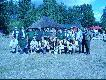 Dru�yna gospodarzy wraz z obs�ug� i s�dziami