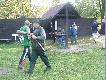Mr�wa zmartwiony...Tady's go pilnuje...�eby...nie zasn��...
