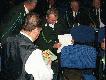 ks.dr.Edward Rusin podpisuje swoj� ksia�k�  " Integracyjny Charakter Kultu �w. Huberta "