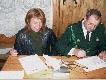 A tu ju� ko�cowe pisanie papier�w. Master pisze swoje, Pyza swoje. Na wadze wid�aczek - 533g. 